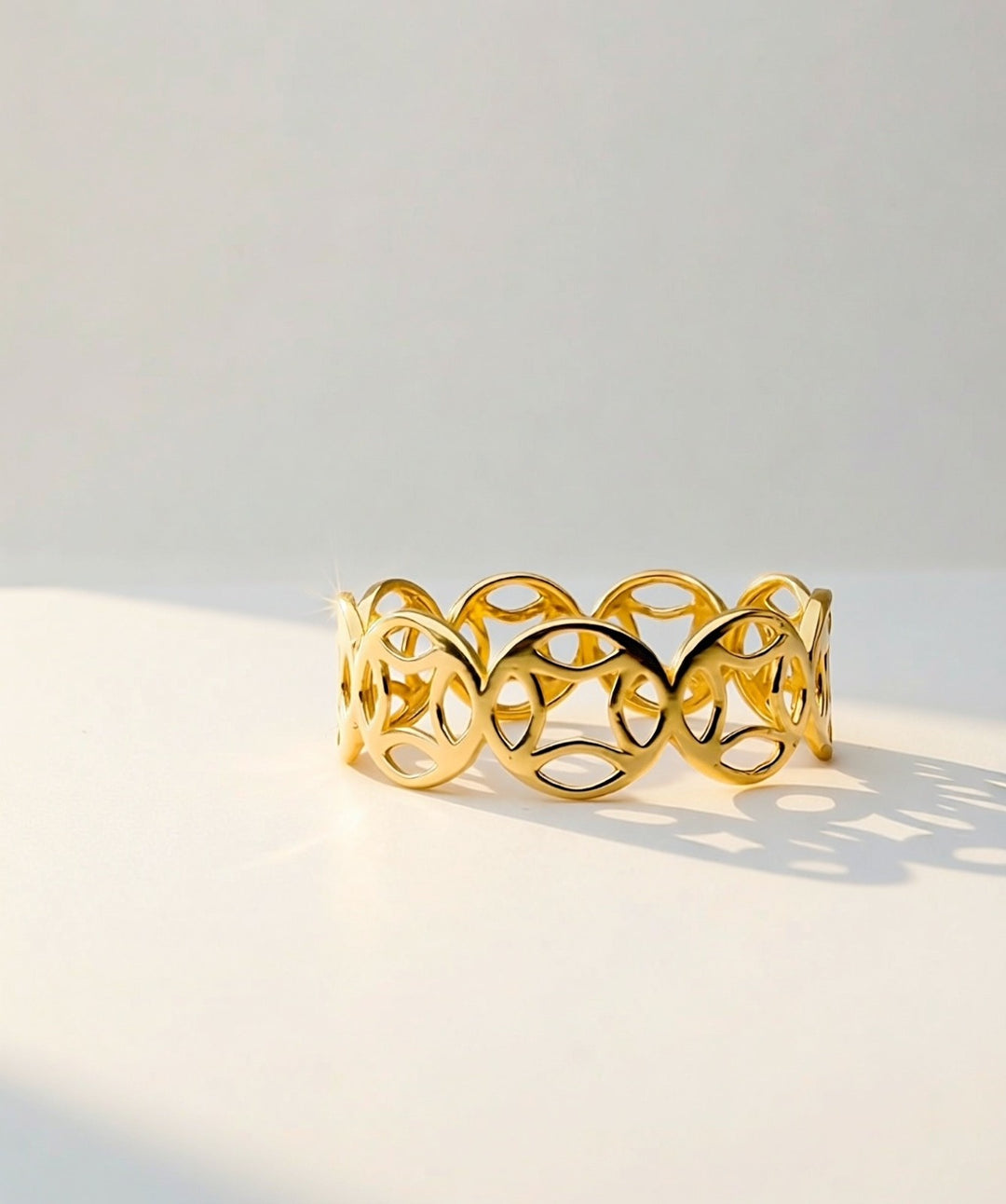 18K Solid Gold Ring Money Catcher  Ring size 8  , lightweight, stackable0