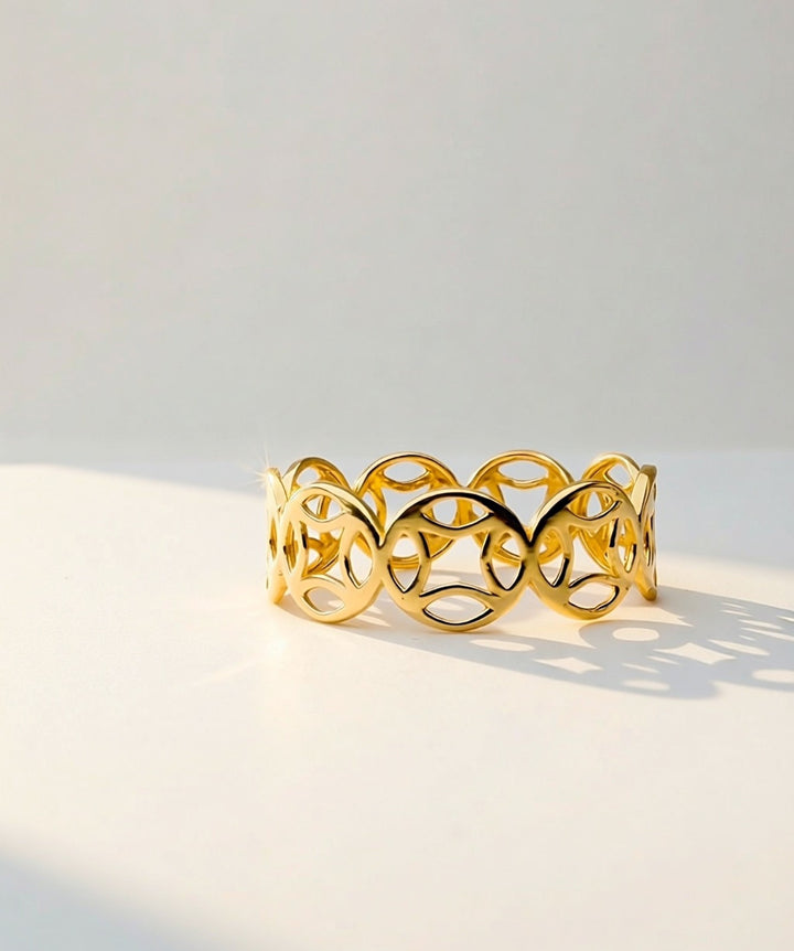 18K Solid Gold Ring Money Catcher  Ring size 8  , lightweight, stackable0