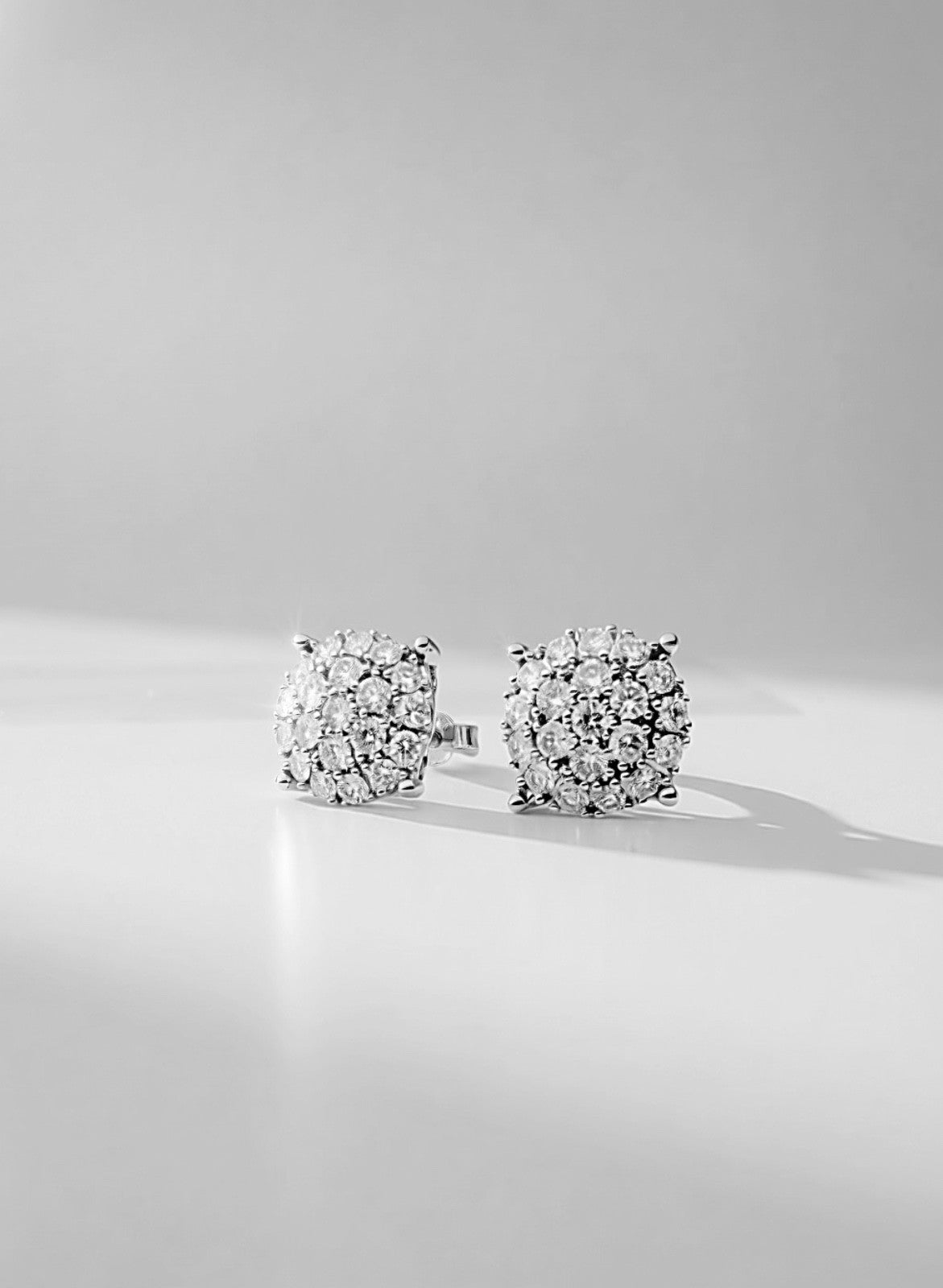Natural Diamond Cluster Round Shaped Stud Earrings 0.80ct 18K Stamped0