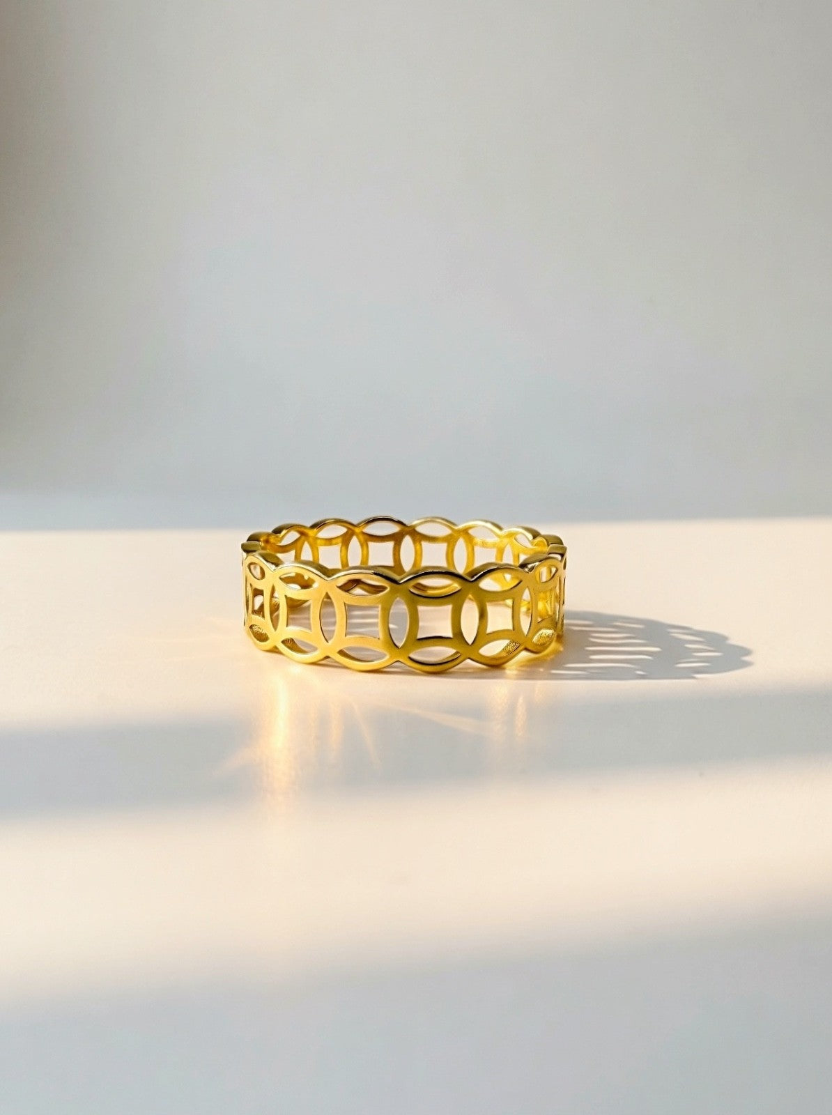 18K Solid Gold Ring Money Catcher  Ring size 8.5  , lightweight, stackable0
