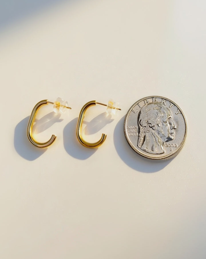 18K Solid Gold Slim Curve Hoop Stud Earrings Polished Minimalist2