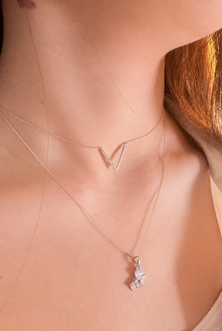 18K Solid Gold V Shape Diamond Necklace Women 0.08ct VS Natural Gift2