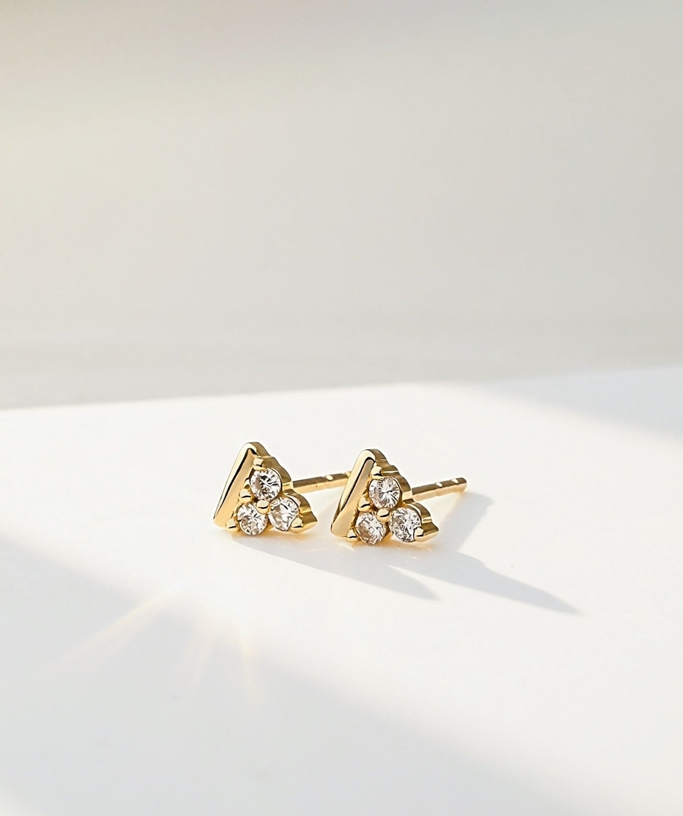18K Solid Gold Triangle Diamond Cluster Stud Earrings for Women Natural Diamonds1