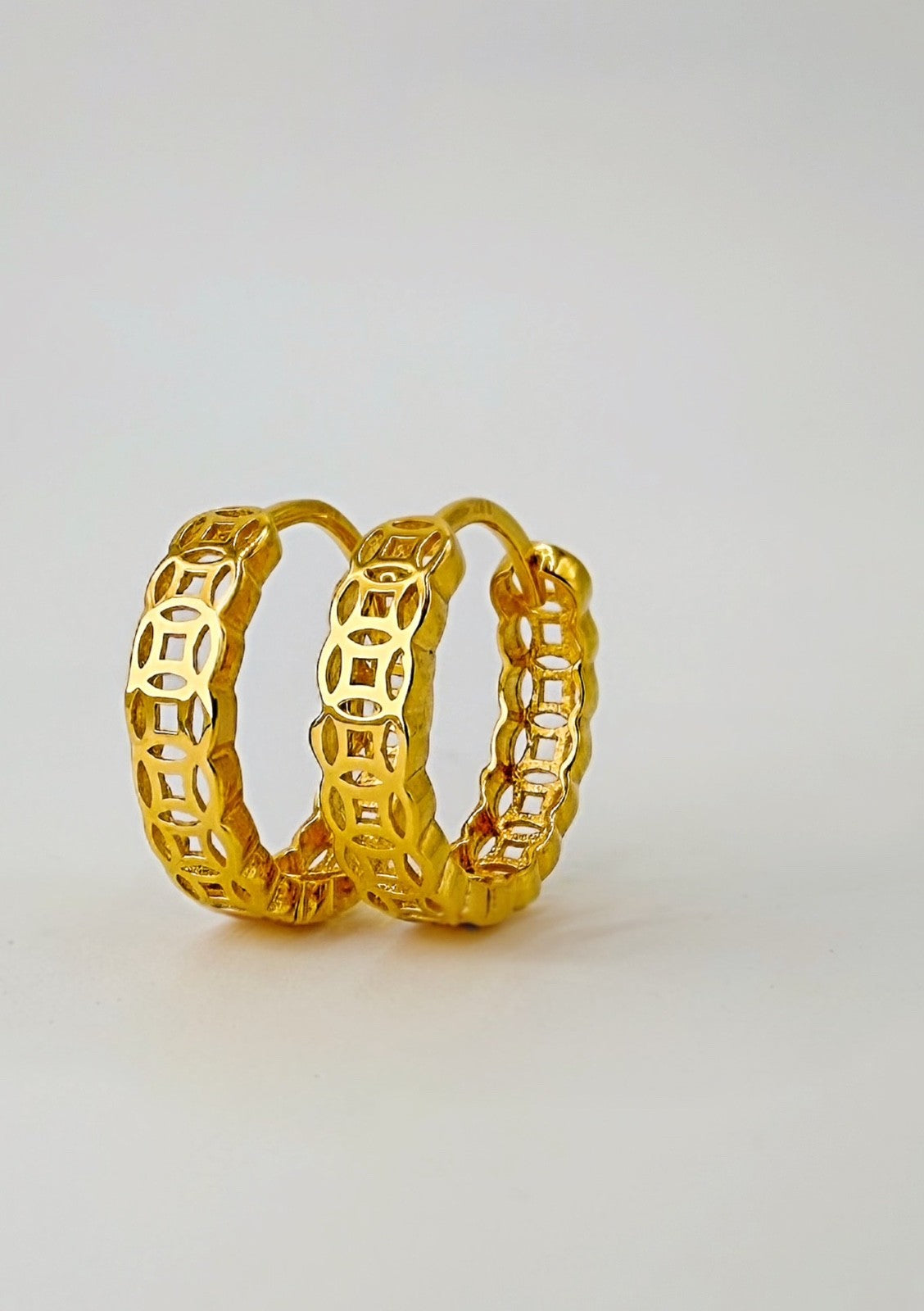 18K Solid Gold Huggies: Money Catcher Hoop Earrings (11mm)0