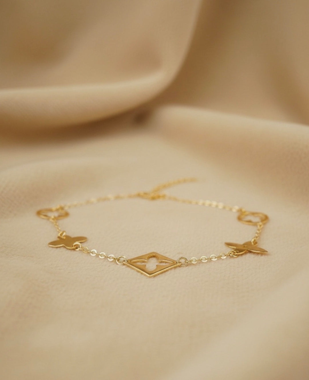 18K Solid Gold Blossom Design Flower Clover Bracelet1