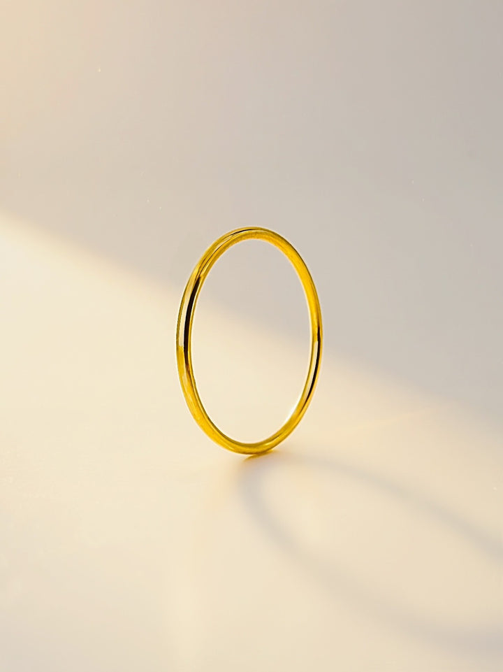 18K Solid Gold Ring Plain Thin Band size 8 , lightweight, stackable, hollow1