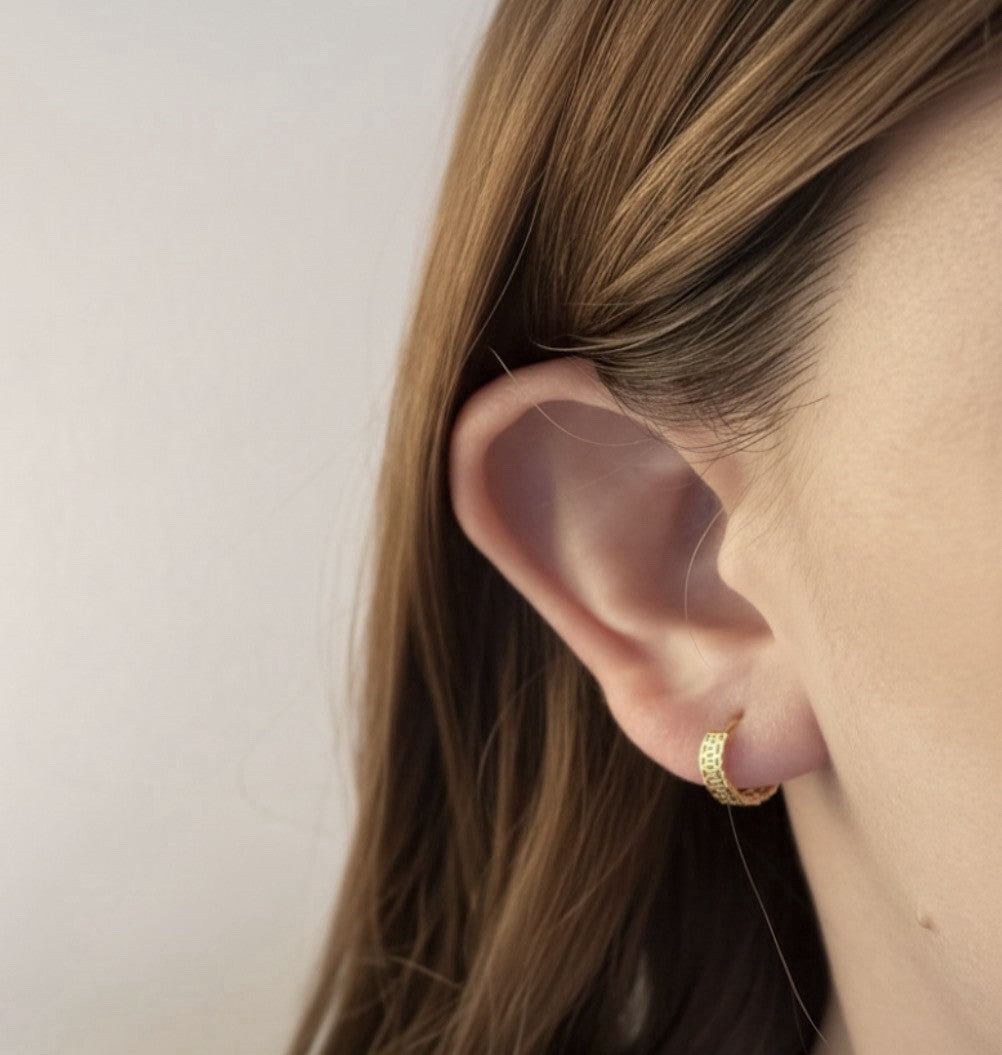 18K Solid Gold Huggies: Money Catcher Hoop Earrings (11mm)1