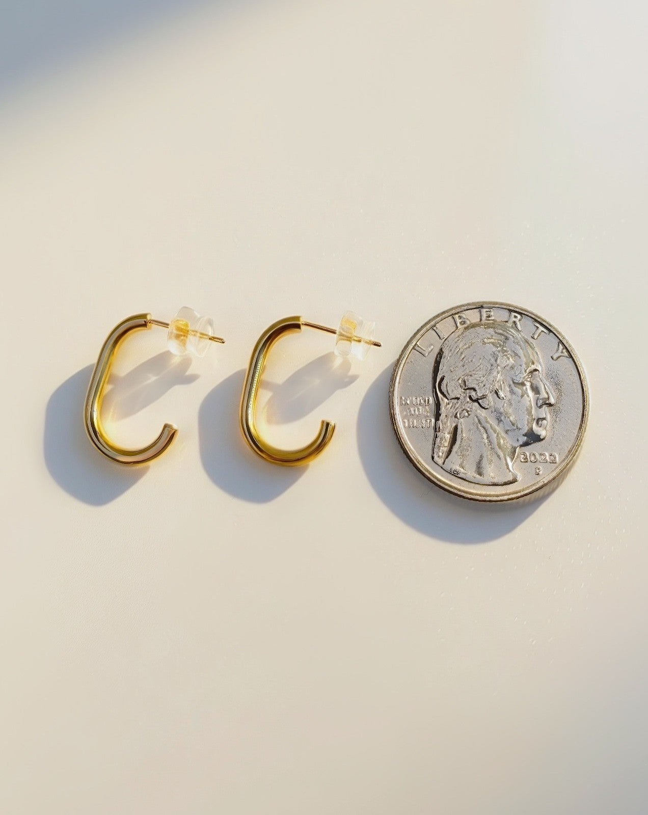 18K Solid Gold Slim Curve Hoop Stud Earrings Polished Minimalist1