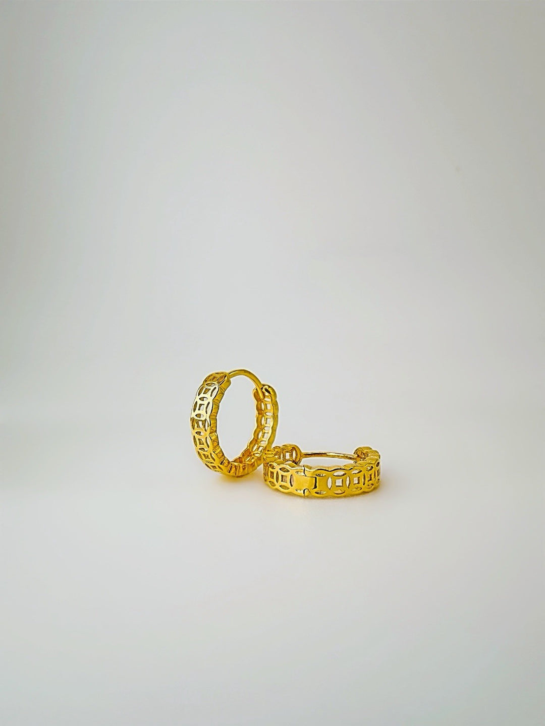 18K Solid Gold Huggies: Money Catcher Hoop Earrings (11mm)7