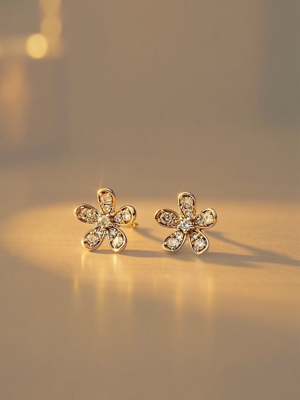 18K Real Gold Flower Diamond Cluster Stud Earrings for Women Natural Diamonds0