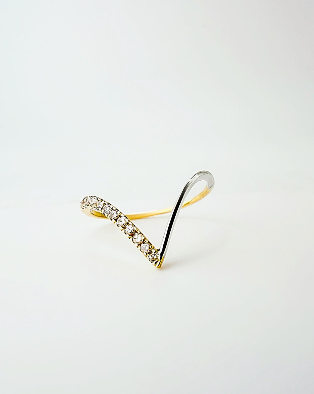 18K Solid Gold “V” Two Tone Diamond Ring Women VS D-F Dainty Stackable Band2