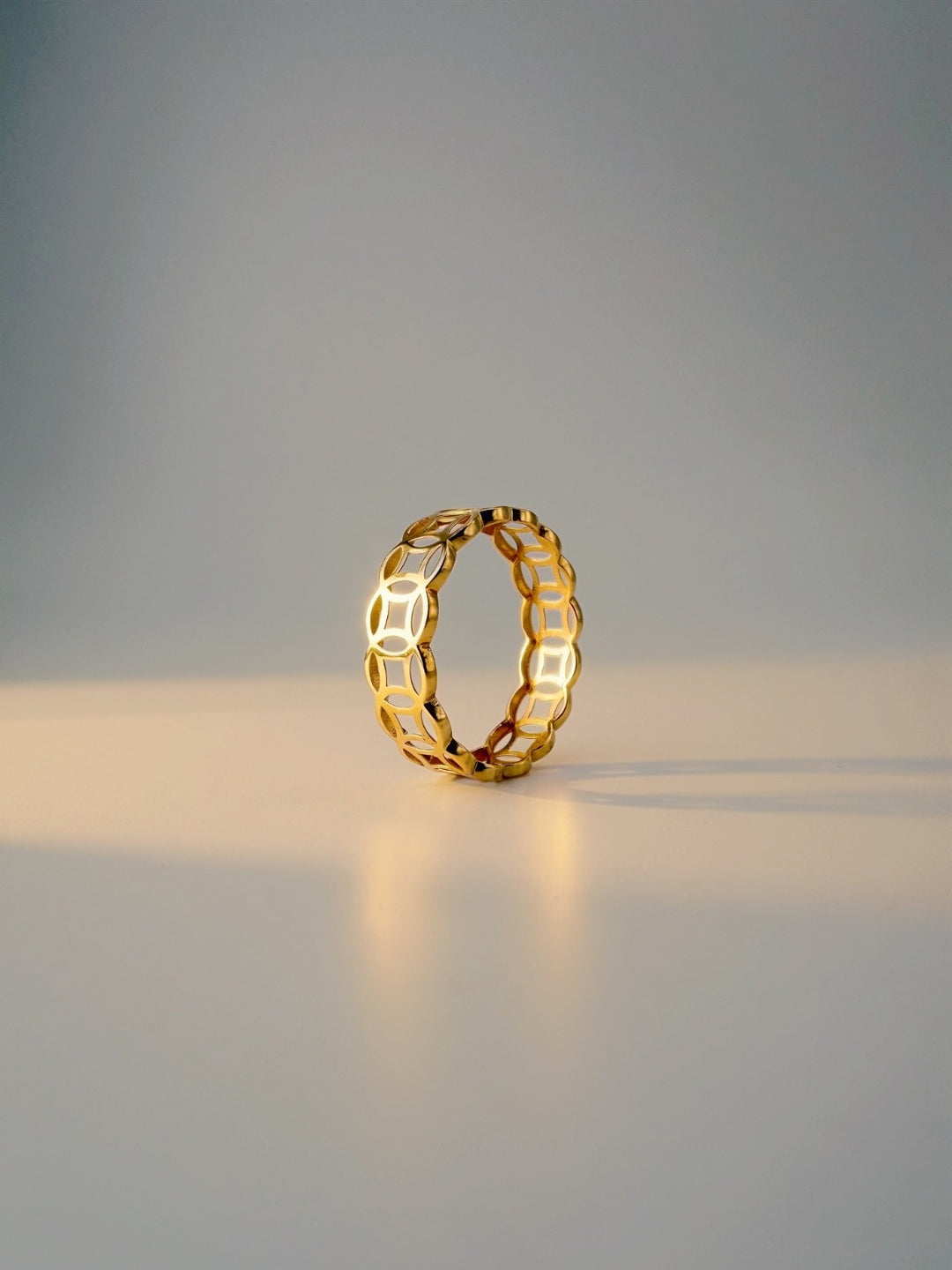 18K Solid Gold Ring Money Catcher  Ring size 8.5  , lightweight, stackable1