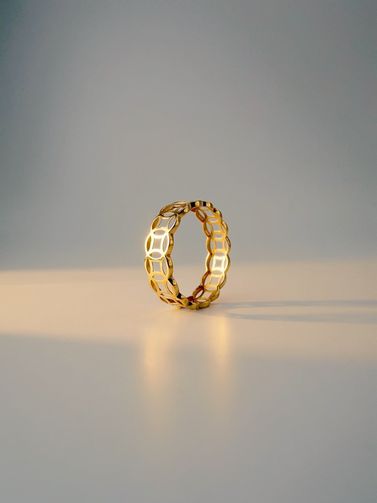 18K Solid Gold Ring Money Catcher  Ring size 8.5  , lightweight, stackable1