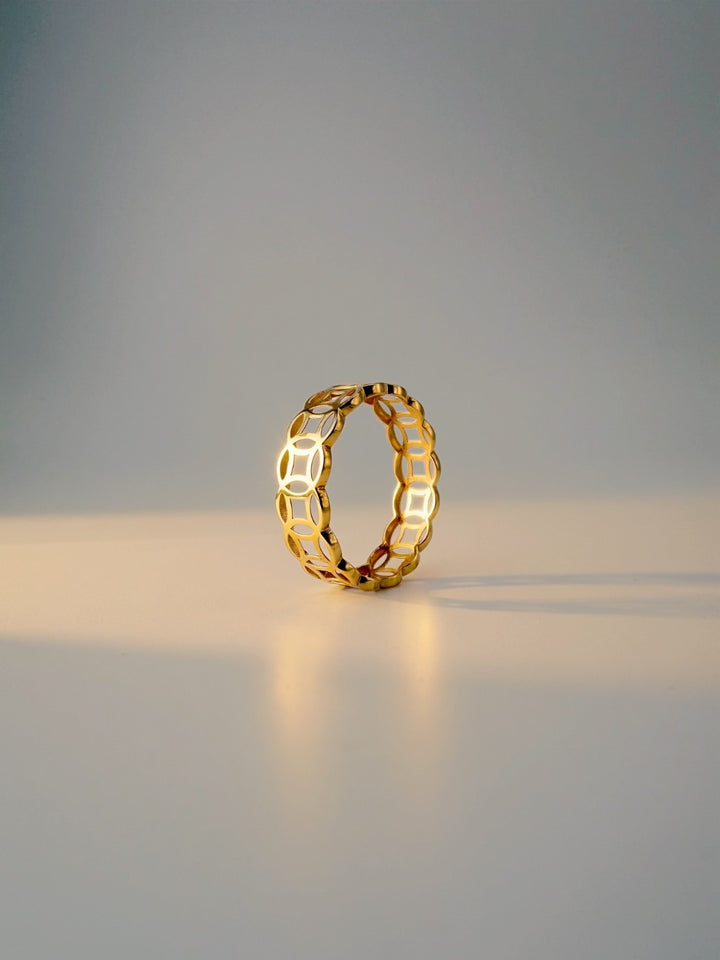 18K Solid Gold Ring Money Catcher  Ring size 8.5  , lightweight, stackable1