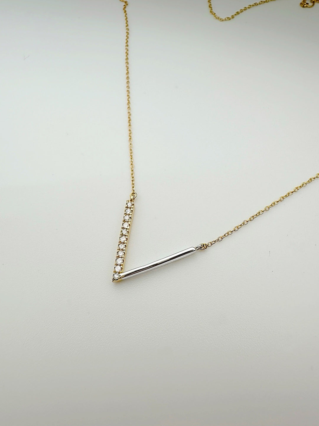 18K Solid Gold V Shape Diamond Necklace Women 0.08ct VS Natural Gift0