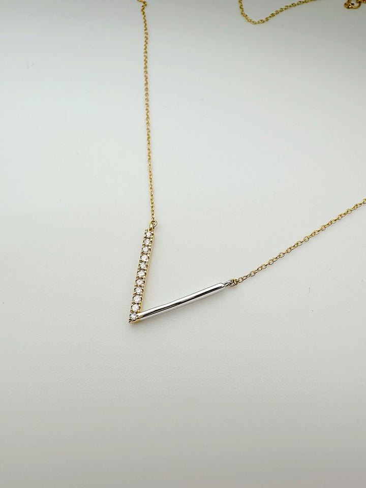 18K Solid Gold V Shape Diamond Necklace Women 0.08ct VS Natural Gift0
