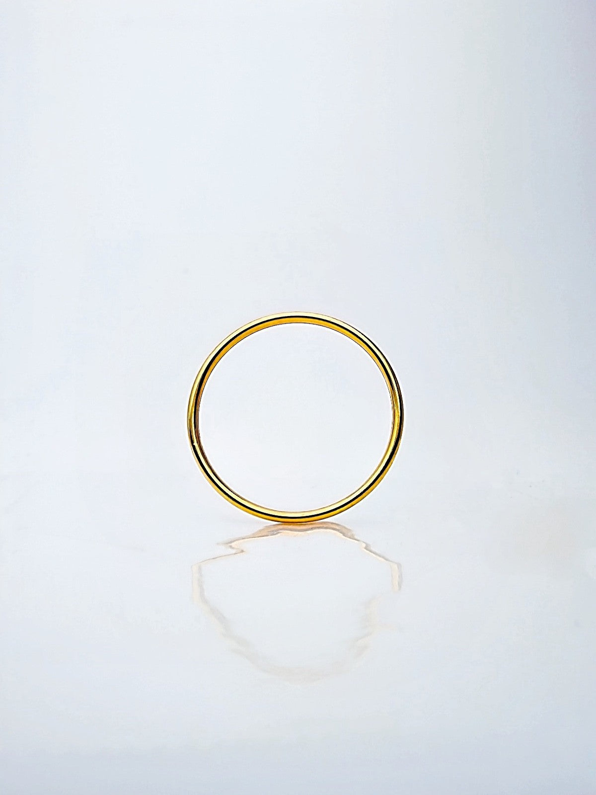18K Solid Gold Ring Plain Thin Band size 8 , lightweight, stackable, hollow0