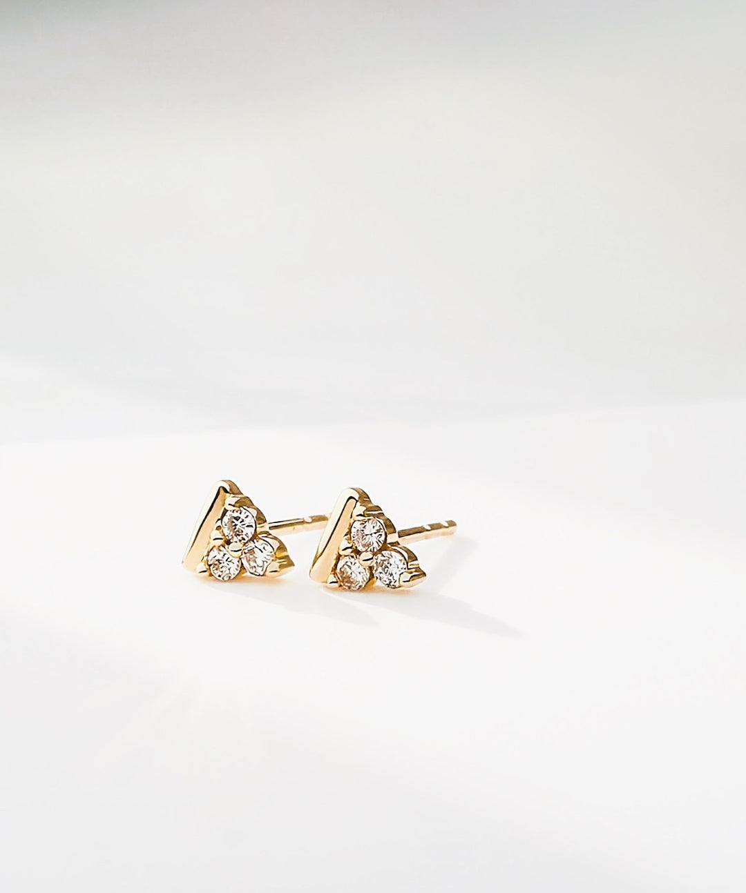 18K Solid Gold Triangle Diamond Cluster Stud Earrings for Women Natural Diamonds9