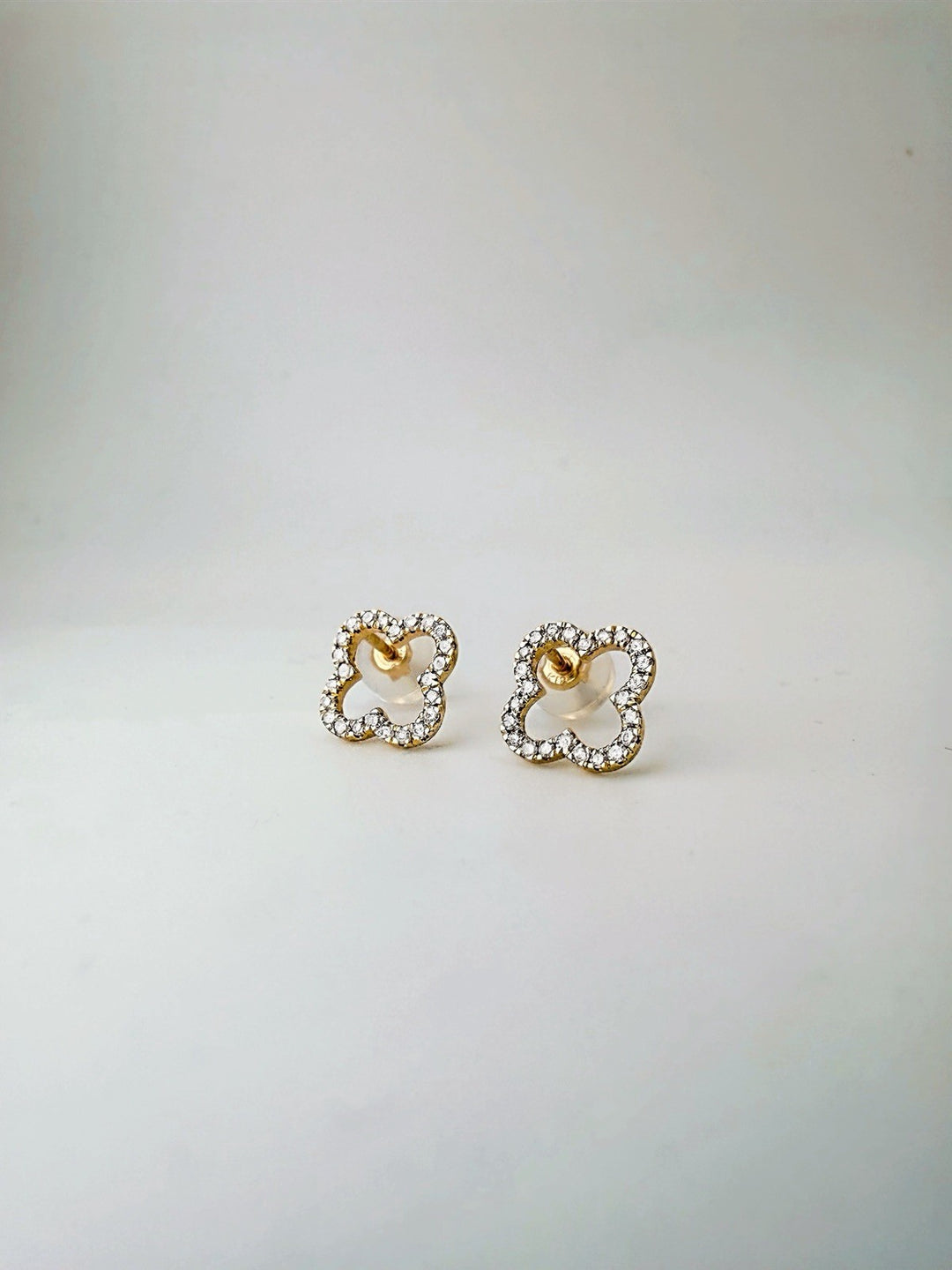18K Solid Gold Clover Diamond Stud Earrings 0.1  VS Natural Dainty Gift1