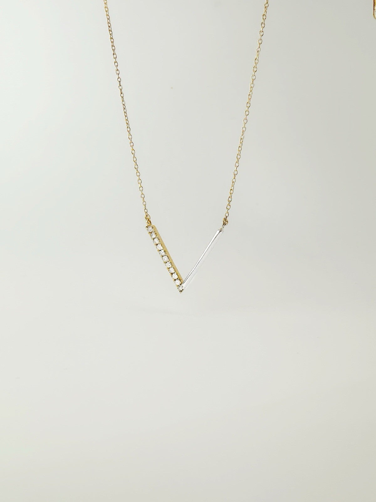 18K Solid Gold V Shape Diamond Necklace Women 0.08ct VS Natural Gift0