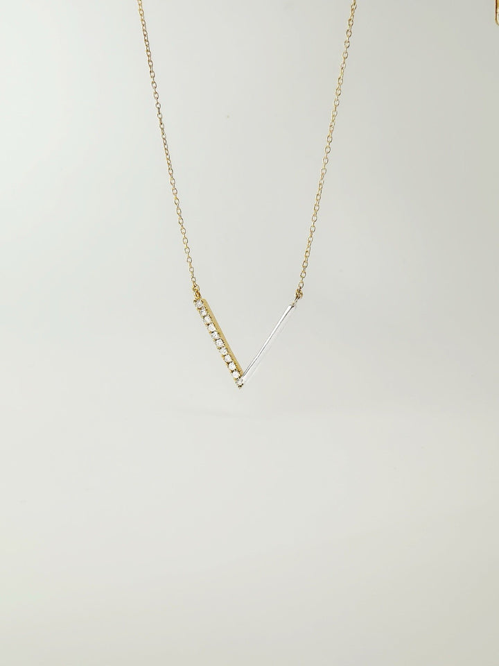 18K Solid Gold V Shape Diamond Necklace Women 0.08ct VS Natural Gift0