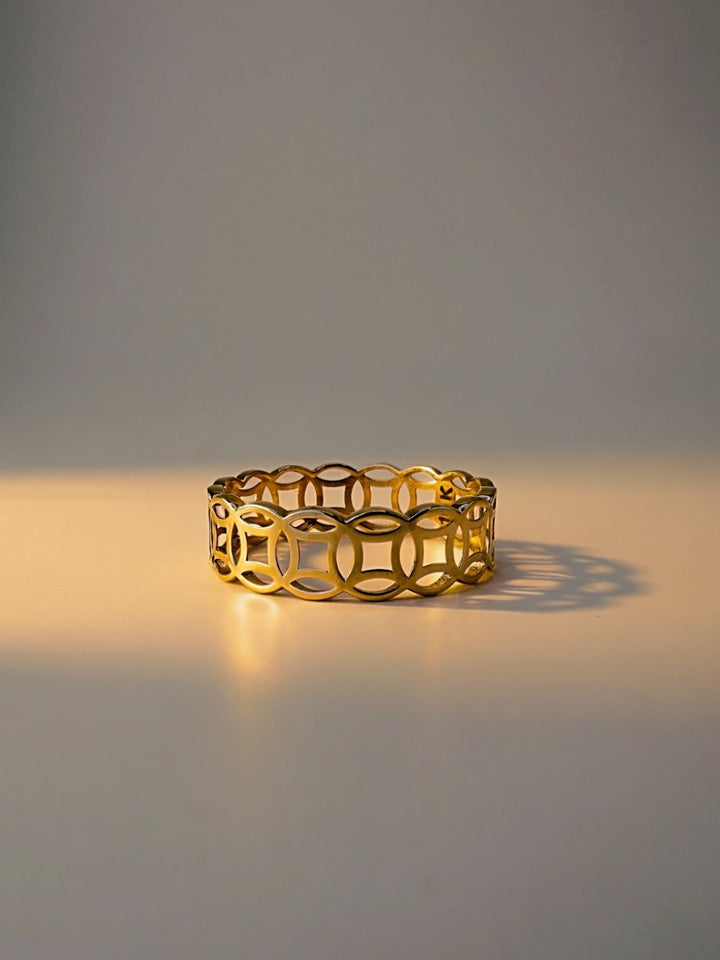 18K Solid Gold Ring Money Catcher  Ring size 8.5  , lightweight, stackable2