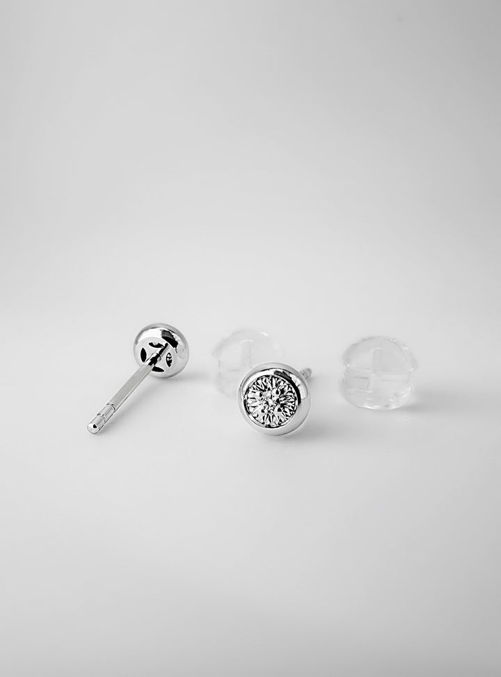 18K Solid Gold Bezel Diamond Stud Earrings 0.02ct VS Natural Dainty Gift4