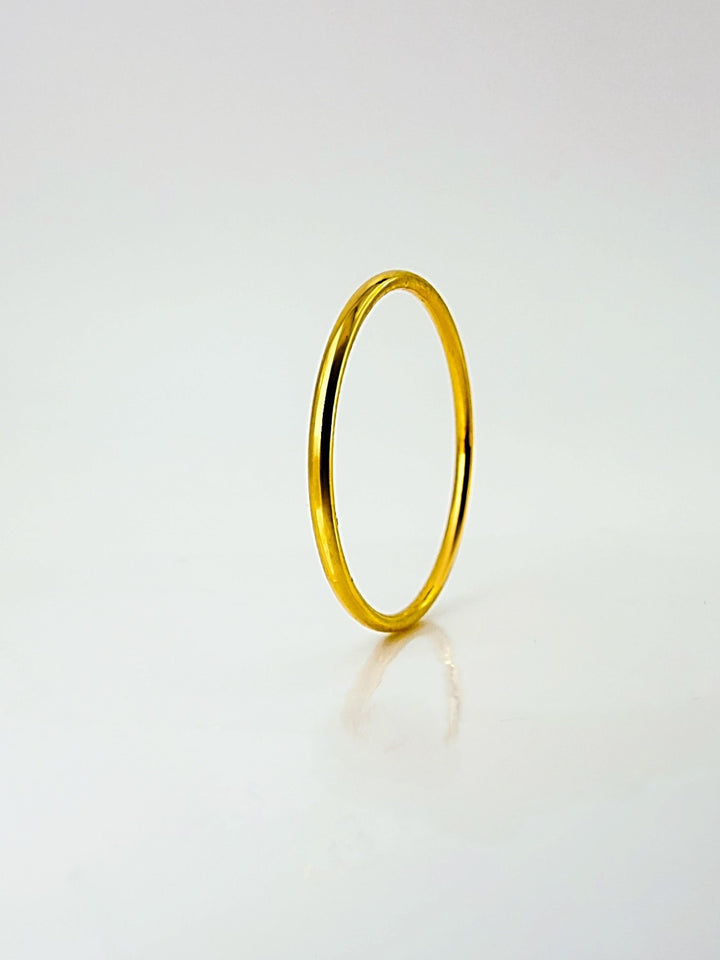 18K Solid Gold Ring Plain Thin Band size 8 , lightweight, stackable3