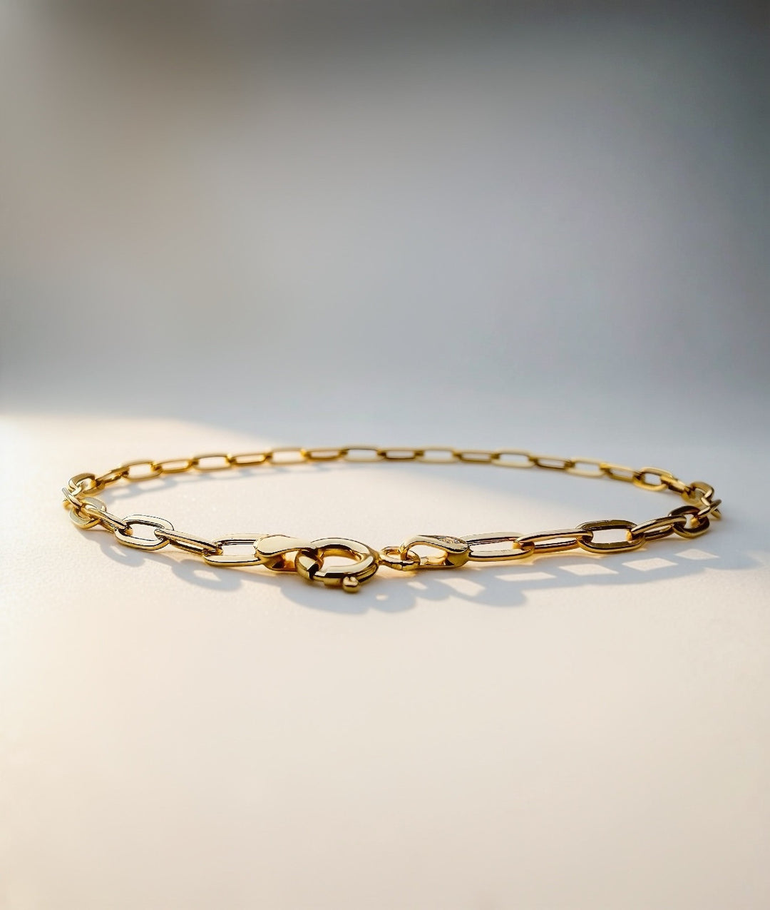 18K Solid Gold Paperclip Bracelet Size 7  | 5.2 x 2.9mm2